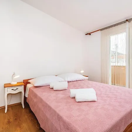 Gorgeous In Ferienhaus Rovanjska