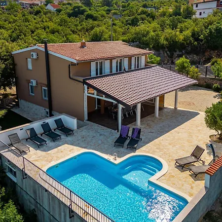 Holiday home Cozy In With Jacuzzi Rovanjska