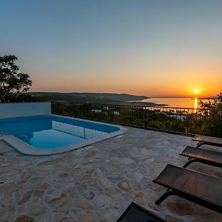 Cozy In With Jacuzzi Holiday home *