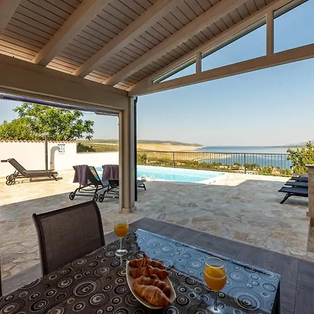 Holiday home Cozy In With Jacuzzi *