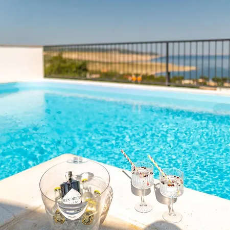 Holiday home Cozy In With Jacuzzi *