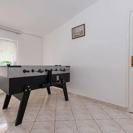 Cozy In With Jacuzzi Holiday home Rovanjska
