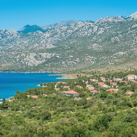 Stunning In Feriehus Rovanjska