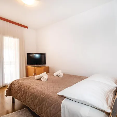Holiday home Stunning In Rovanjska