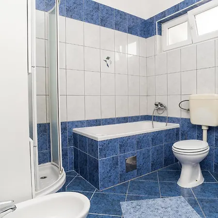 Gorgeous In 洛瓦尼斯卡