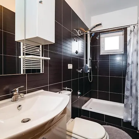 Gorgeous In 洛瓦尼斯卡